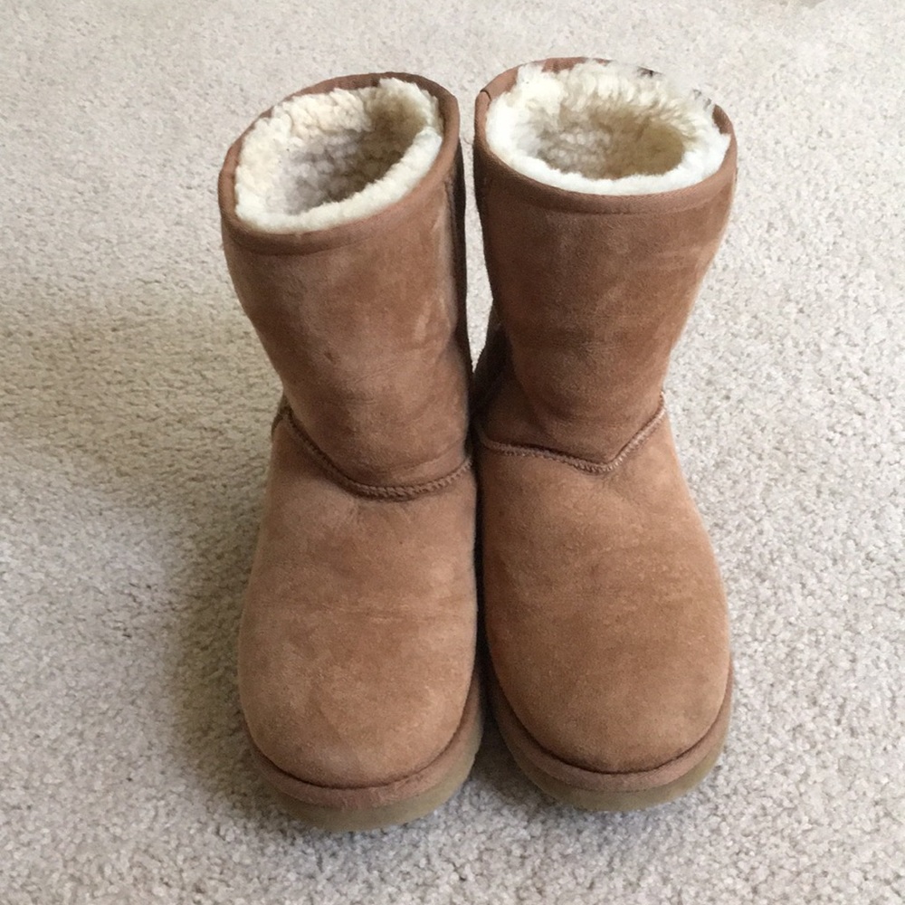 UGG Classic Short Boot Size 9
